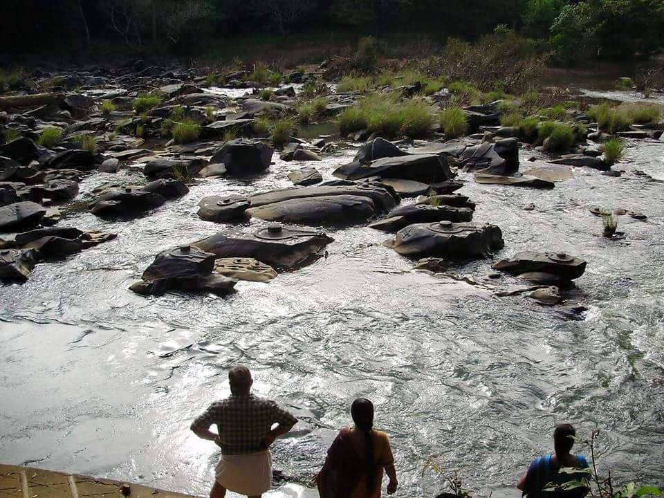 नदी में बसे सहस्त्रलिंगो का रहस्य